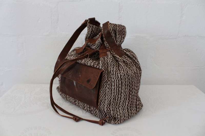 VINTAGE BROWN GENUINE LEATHER WOVEN BUCKET BAG HANDBAG