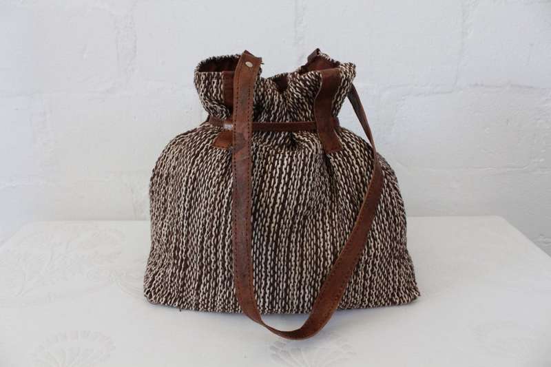 VINTAGE BROWN GENUINE LEATHER WOVEN BUCKET BAG HANDBAG