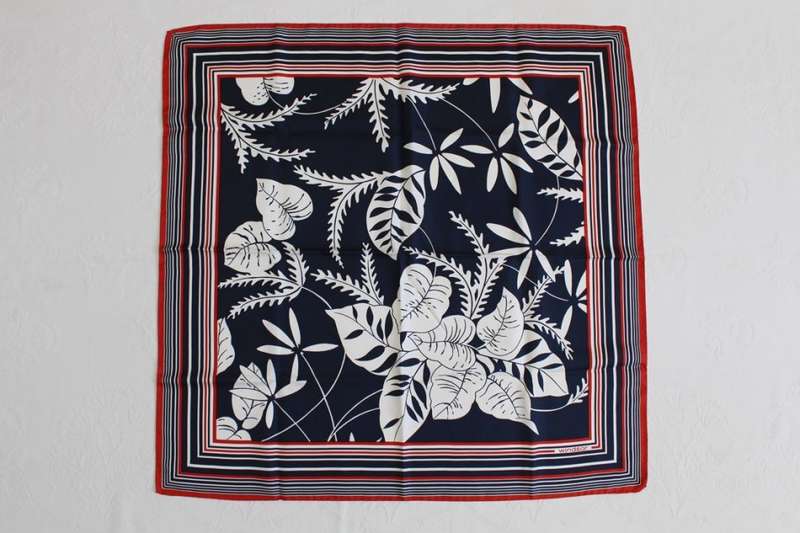 100% SILK VINTAGE *WINDSOR* WHITE NAVY FLORAL PRINTED SCARF