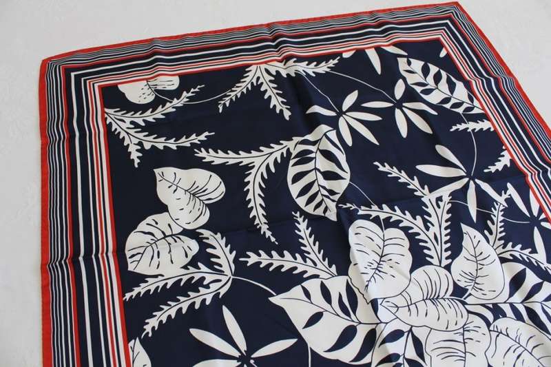 100% SILK VINTAGE *WINDSOR* WHITE NAVY FLORAL PRINTED SCARF