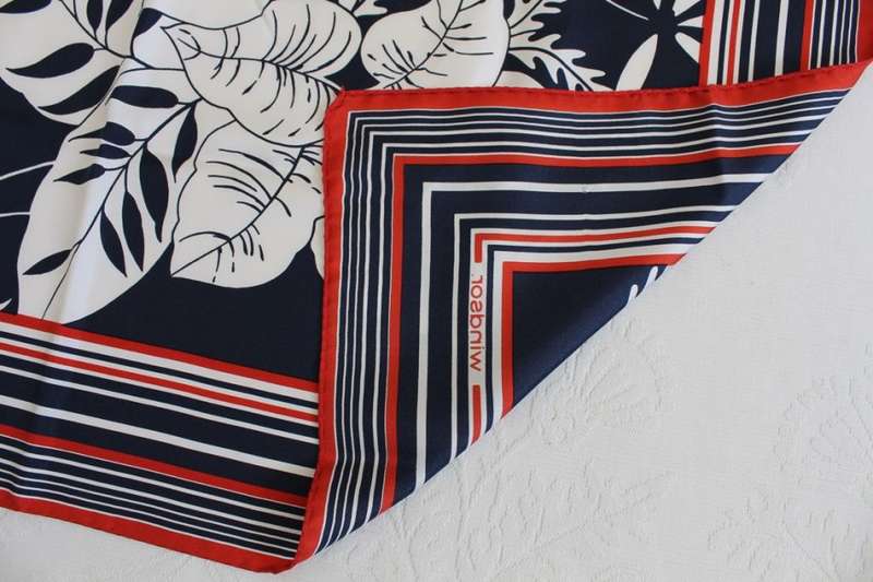 100% SILK VINTAGE *WINDSOR* WHITE NAVY FLORAL PRINTED SCARF