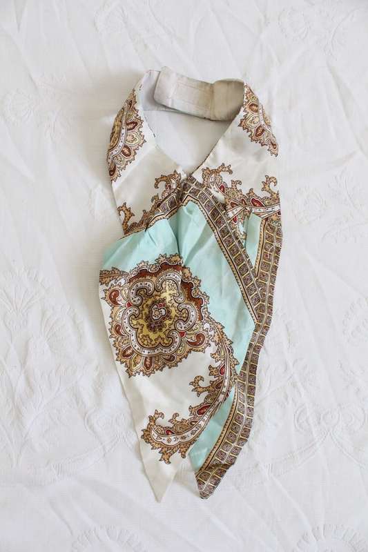 100% SILK VINTAGE BLUE WHITE PAISLEY PRINT MEN'S CRAVAT TIE