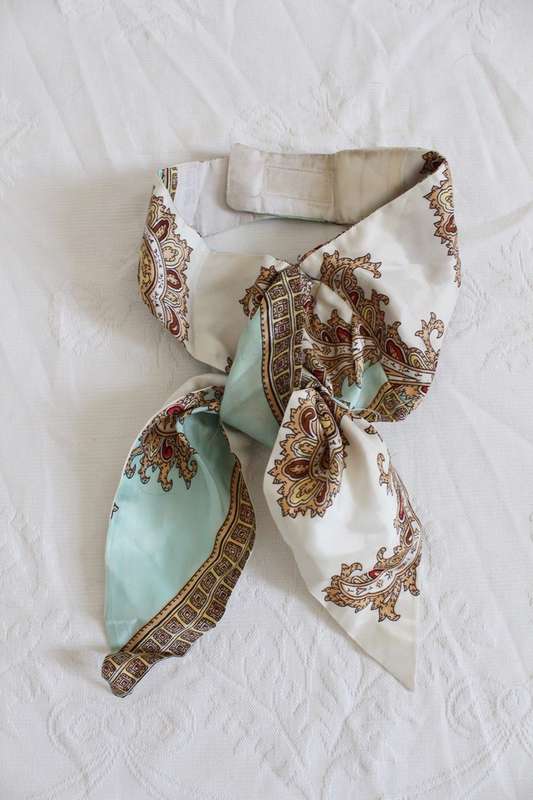 100% SILK VINTAGE BLUE WHITE PAISLEY PRINT MEN'S CRAVAT TIE