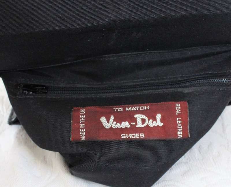 VINTAGE GENUINE LEATHER VAN DAL CROC EMBOSSED SMALL SLING BAG HANDBAG