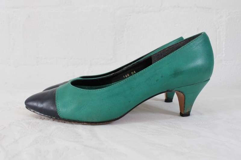 VINTAGE GENUINE LEATHER GREEN NAVY CAPPED TOE COURT SHOES HEELS - SIZE 5