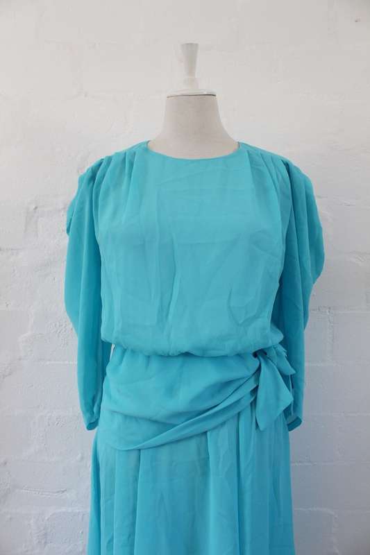 VINTAGE BLUE LONG SLEEVE COCKTAIL FORMAL DRESS - SIZE 10
