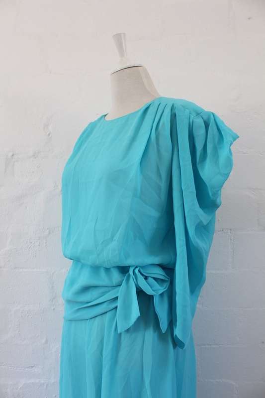 VINTAGE BLUE LONG SLEEVE COCKTAIL FORMAL DRESS - SIZE 10