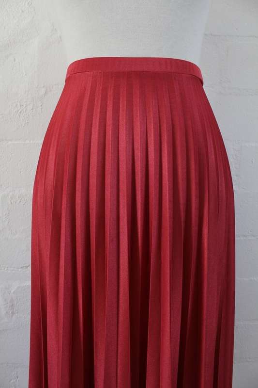 VINTAGE RED PLEATED HIGH WAIST SKIRT - SIZE 16
