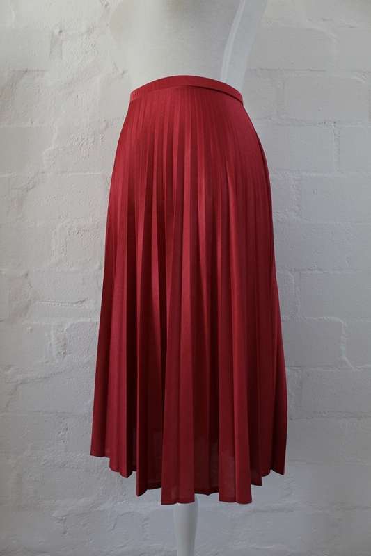 VINTAGE RED PLEATED HIGH WAIST SKIRT - SIZE 16
