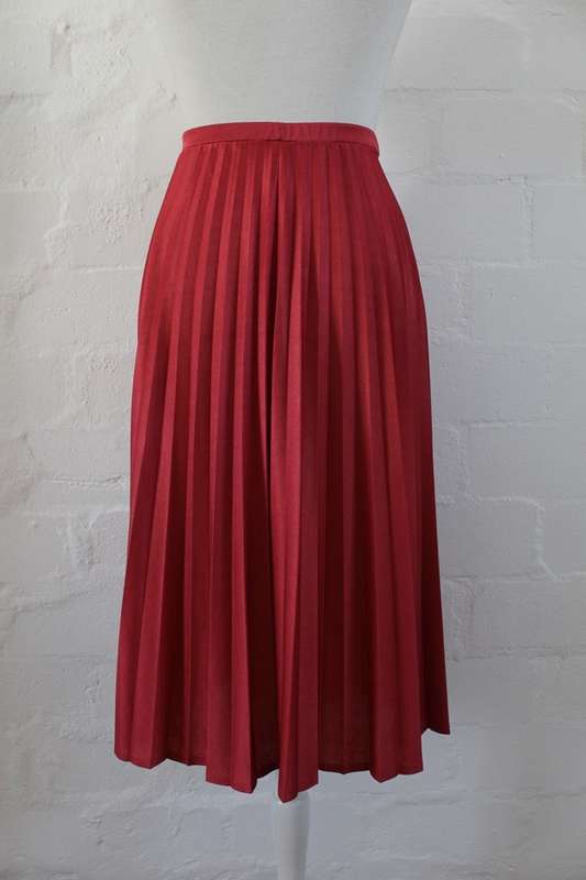VINTAGE RED PLEATED HIGH WAIST SKIRT - SIZE 16