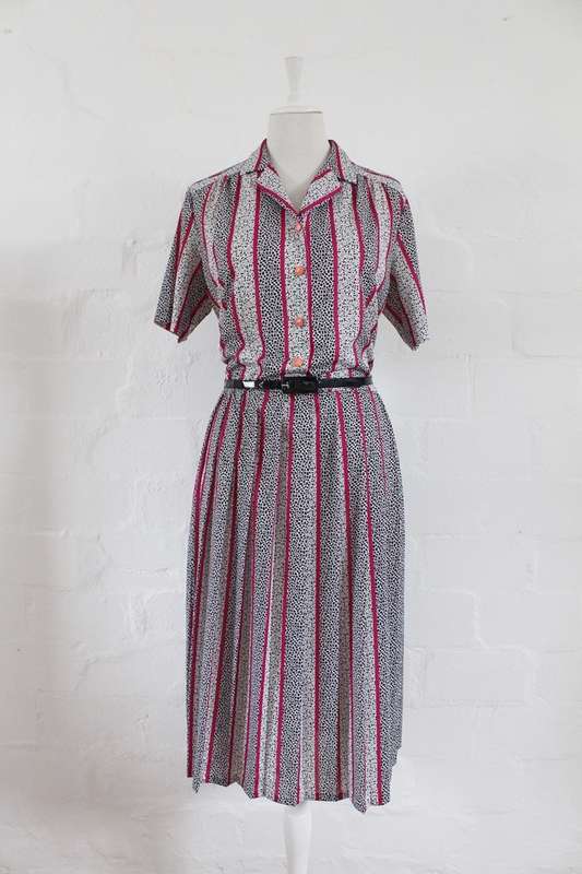 VINTAGE BLACK WHITE PRINTED PLEATED DAY DRESS - SIZE 16