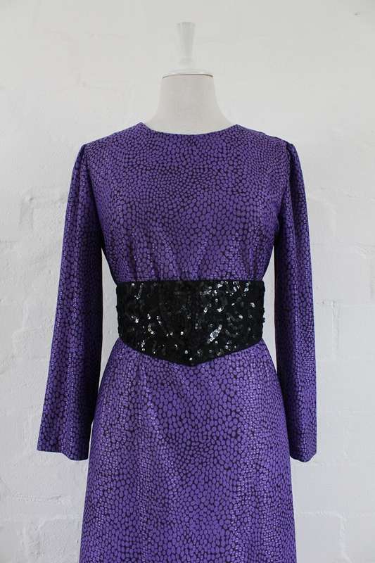 VINTAGE PRINTED PURPLE BLACK SEQUIN BELT LONG SLEEVE DRESS - SIZE 12