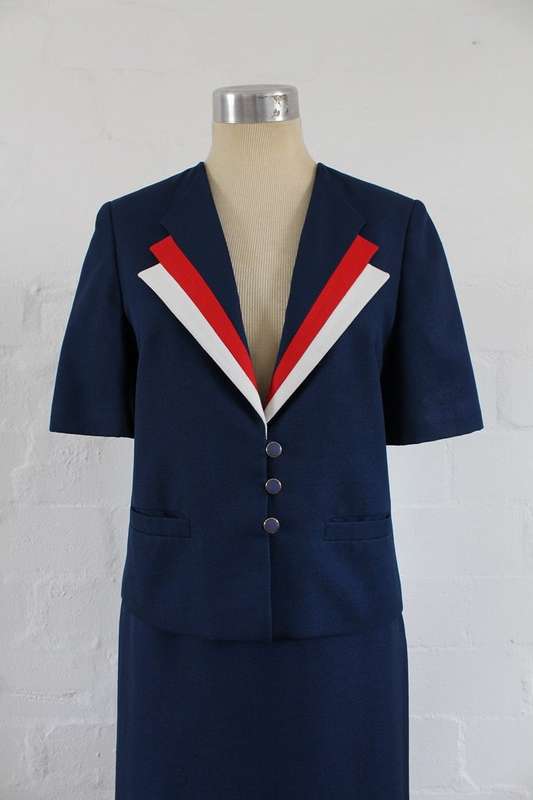 VINTAGE TWO PIECE NAVY BLUE SHORT SLEEVE JACKET SKIRT SUIT - SIZE 8