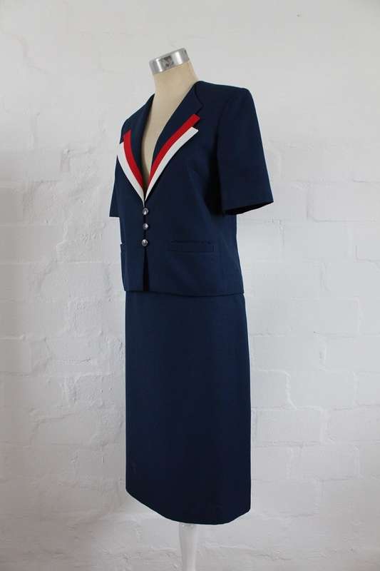 VINTAGE TWO PIECE NAVY BLUE SHORT SLEEVE JACKET SKIRT SUIT - SIZE 8
