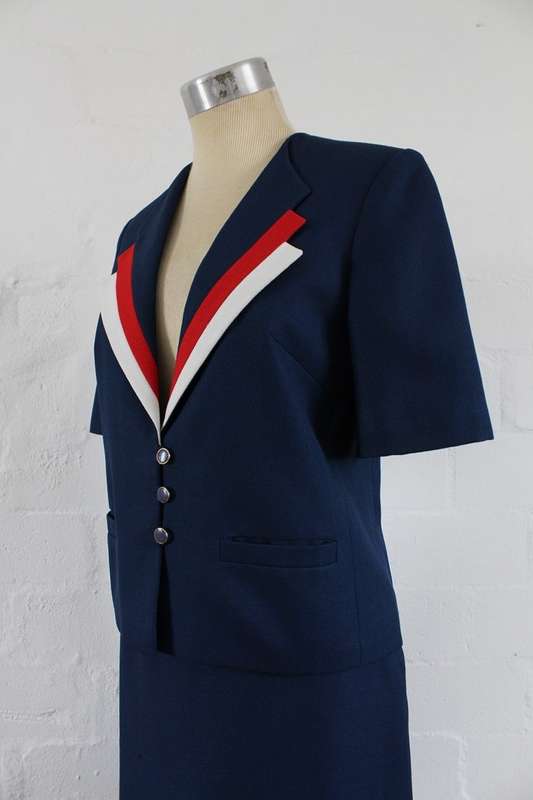 VINTAGE TWO PIECE NAVY BLUE SHORT SLEEVE JACKET SKIRT SUIT - SIZE 8