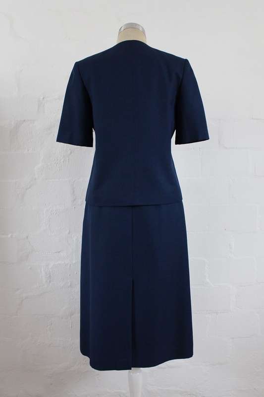 VINTAGE TWO PIECE NAVY BLUE SHORT SLEEVE JACKET SKIRT SUIT - SIZE 8