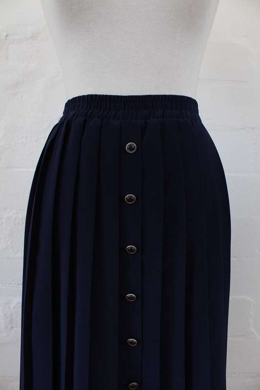 VINTAGE PLEATED NAVY BLUE BUTTON DOWN SKIRT - SIZE L