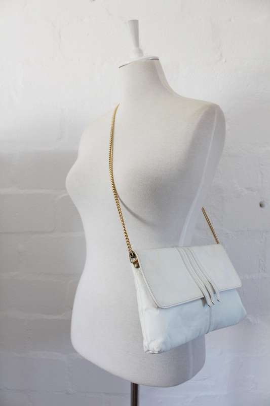 VINTAGE WHITE GENUINE LEATHER CHAIN HANDBAG BAG