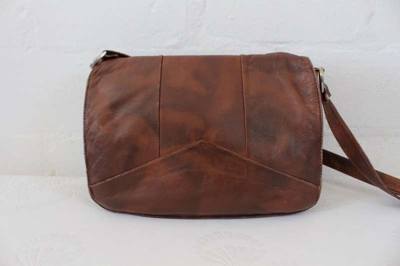 VINTAGE EGYPTIAN GENUINE LEATHER BROWN MESSENGER SLING HANDBAG BAG