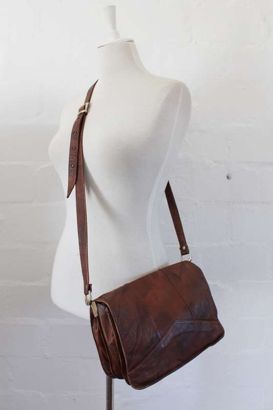 VINTAGE EGYPTIAN GENUINE LEATHER BROWN MESSENGER SLING HANDBAG BAG