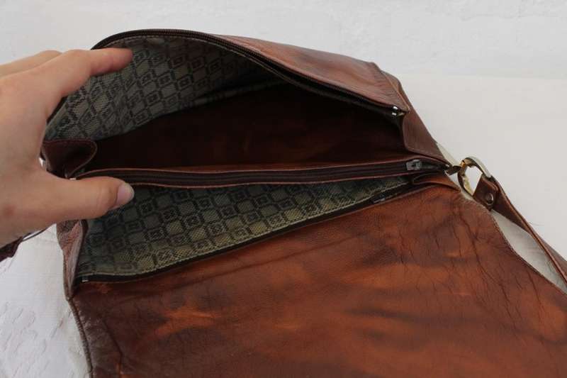 VINTAGE EGYPTIAN GENUINE LEATHER BROWN MESSENGER SLING HANDBAG BAG
