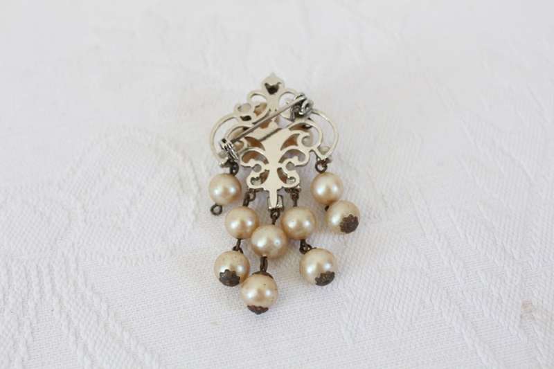 VINTAGE FAUX PEARL RHINESTONE SILVER PLATED BROOCH PIN