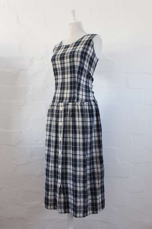 VINTAGE NAVY BLUE PLAID CHECK PRINT SLEEVELESS DAY DRESS - SIZE 16