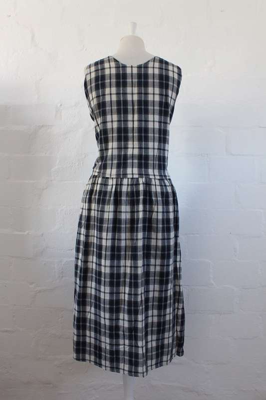 VINTAGE NAVY BLUE PLAID CHECK PRINT SLEEVELESS DAY DRESS - SIZE 16