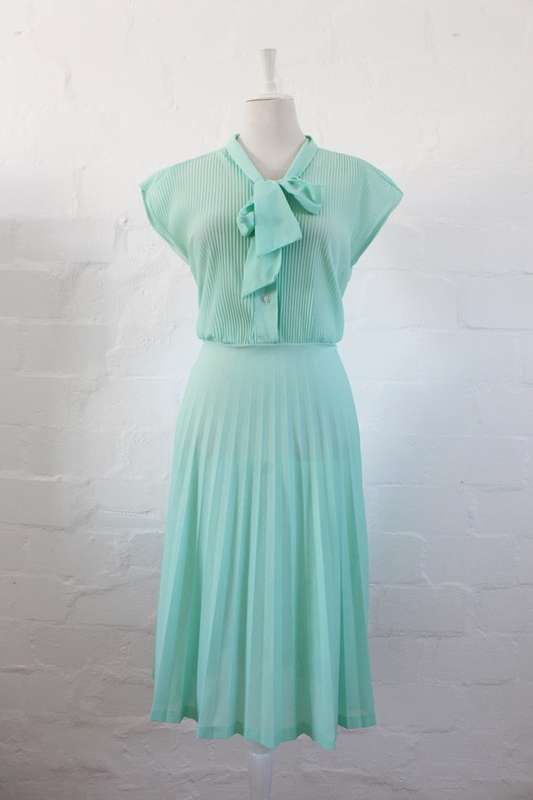 VINTAGE MINT GREEN PUSSYBOW NECK TIE PLEATED DRESS - SIZE 14