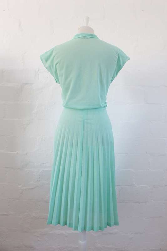 VINTAGE MINT GREEN PUSSYBOW NECK TIE PLEATED DRESS - SIZE 14