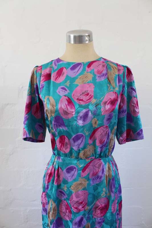 VINTAGE FLORAL PRINT BLUE PINK FITTED DRESS - SIZE 8