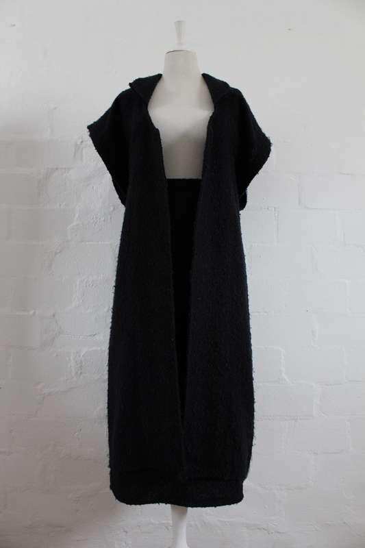 VINTAGE BOUCLE KNIT BLACK TWO PIECE SKIRT JACKET SUIT - SIZE 14