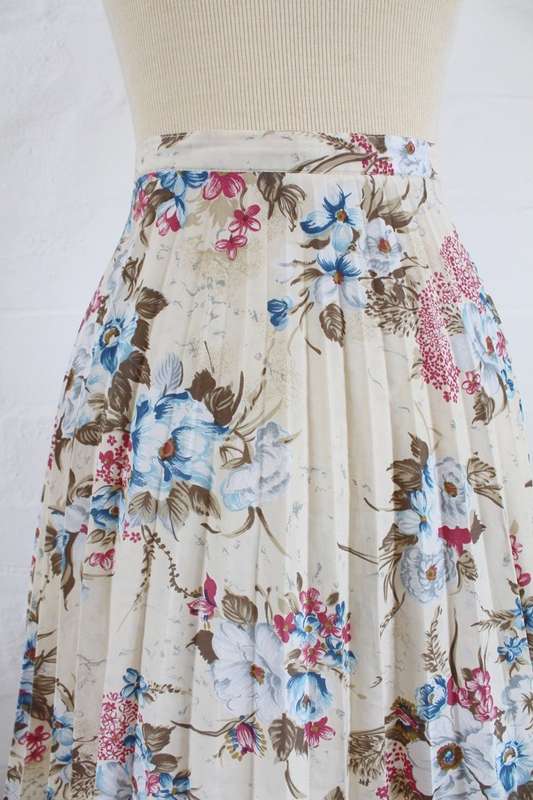 VINTAGE FLORAL PRINT PLEATED A-LINE SKIRT - SIZE 6