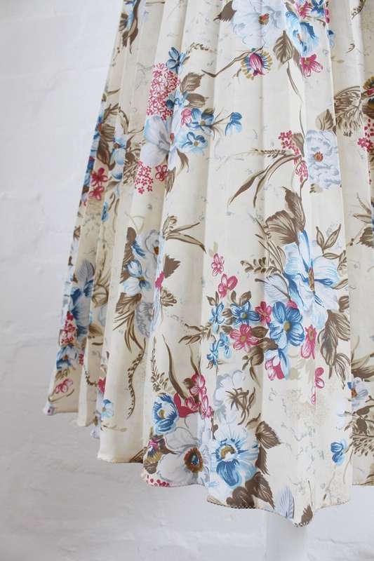 VINTAGE FLORAL PRINT PLEATED A-LINE SKIRT - SIZE 6