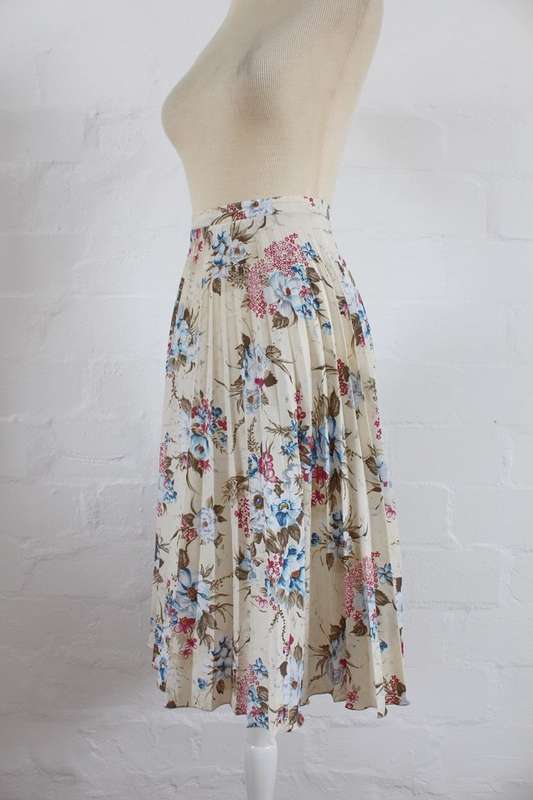 VINTAGE FLORAL PRINT PLEATED A-LINE SKIRT - SIZE 6