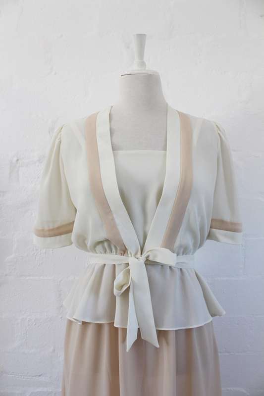 VINTAGE CREAM TWO PIECE TOP DRESS SET - SIZE 10
