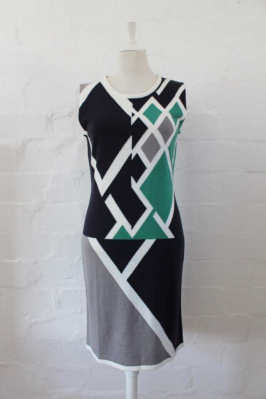 NEW WITH TAGS *PRINGLE OF SCOTLAND* DESIGNER JERSEY KNIT NAVY DRESS - SIZE 12