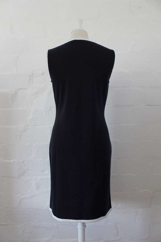 NEW WITH TAGS *PRINGLE OF SCOTLAND* DESIGNER JERSEY KNIT NAVY DRESS - SIZE 12