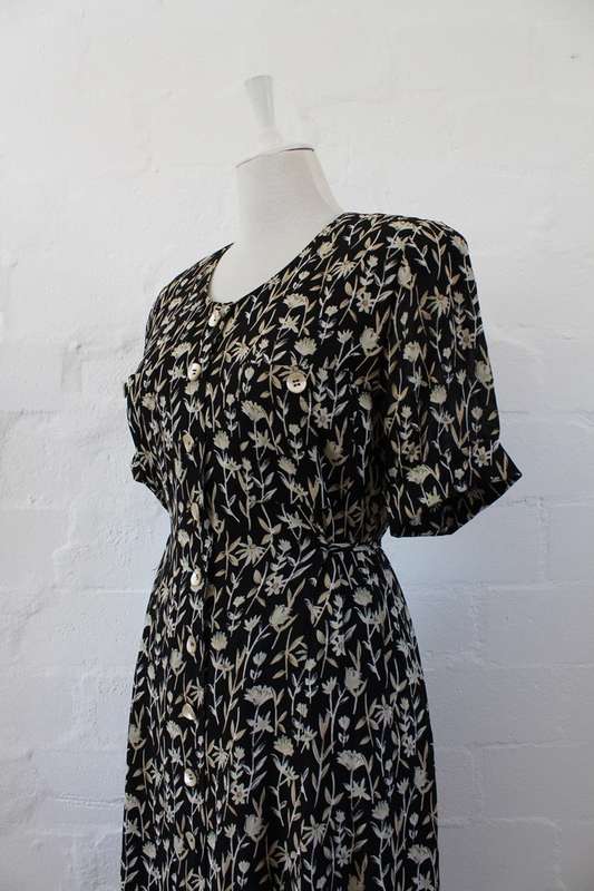 VINTAGE BLACK FLORAL PRINT BUTTON DOWN TIE BACK DAY DRESS - SIZE 10