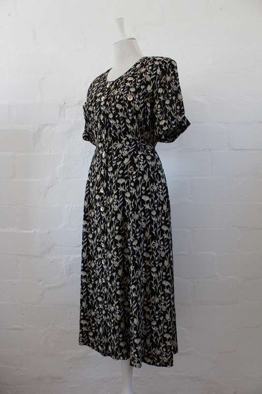 VINTAGE BLACK FLORAL PRINT BUTTON DOWN TIE BACK DAY DRESS - SIZE 10