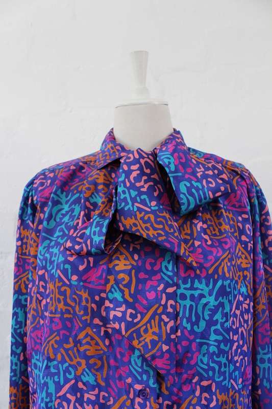 VINTAGE PURPLE PRINTED PUSSYBOW TIE NECK LONG SLEEVE SHIRT TOP BLOUSE - SIZE 12