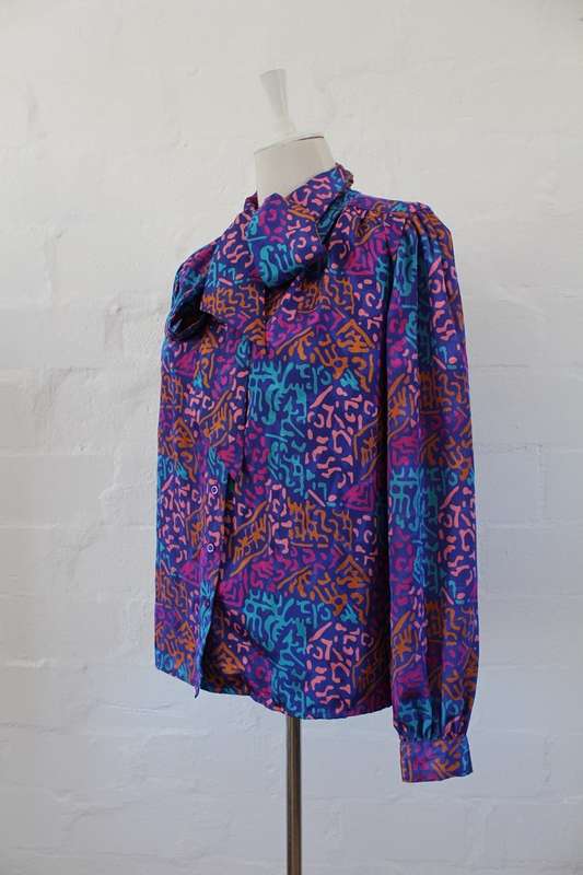 VINTAGE PURPLE PRINTED PUSSYBOW TIE NECK LONG SLEEVE SHIRT TOP BLOUSE - SIZE 12