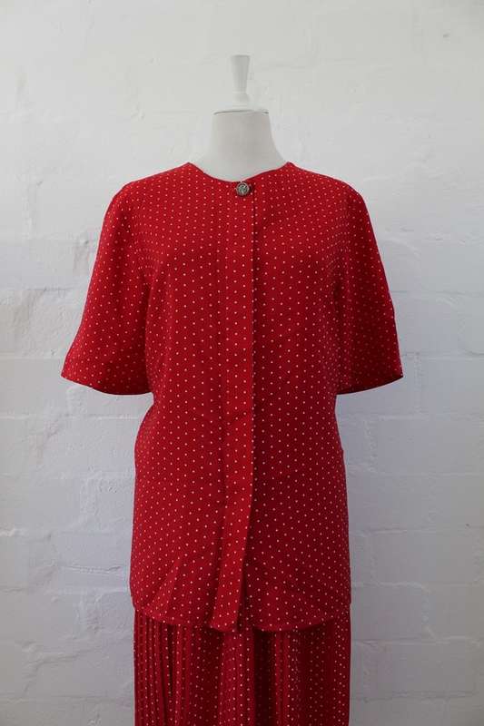 VINTAGE POLKA DOT PRINT RED WHITE TWO PIECE TOP SKIRT SET - SIZE 18