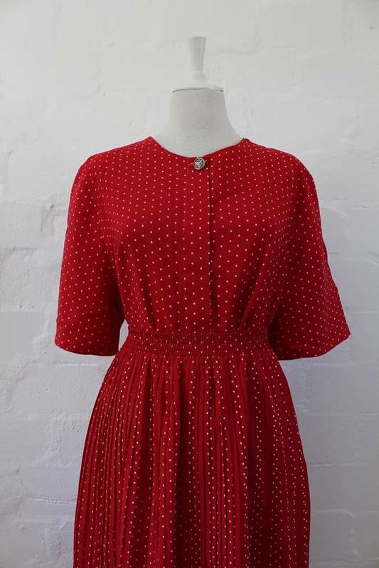 VINTAGE POLKA DOT PRINT RED WHITE TWO PIECE TOP SKIRT SET - SIZE 18