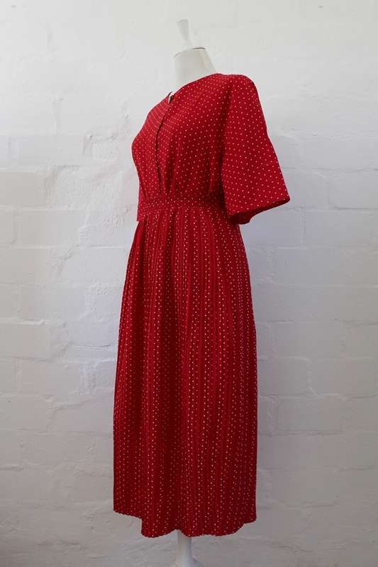 VINTAGE POLKA DOT PRINT RED WHITE TWO PIECE TOP SKIRT SET - SIZE 18