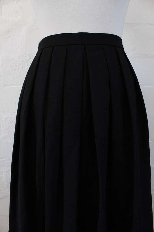 VINTAGE BLACK PLEATED LACE TRIM FULL SKIRT - SIZE 16