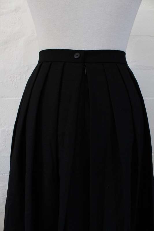 VINTAGE BLACK PLEATED LACE TRIM FULL SKIRT - SIZE 16