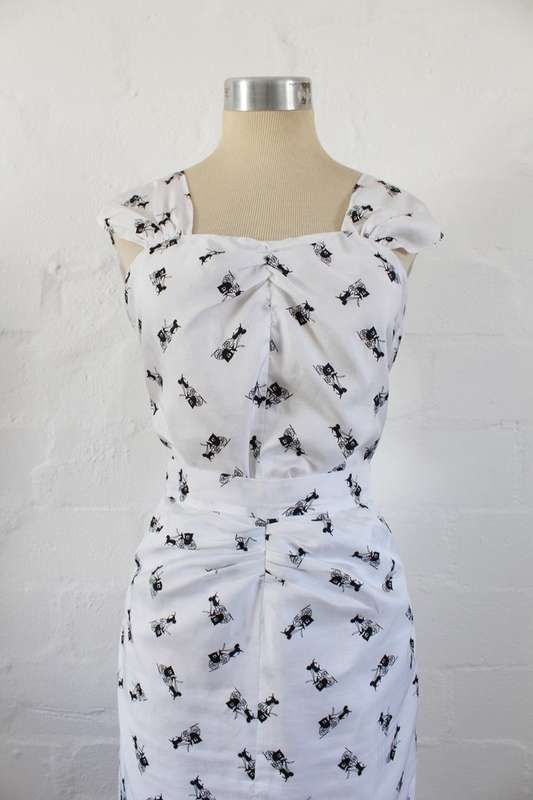 VINTAGE WHITE BLACK COACH PRINT TWO PIECE TOP SKIRT SET - SIZE 8