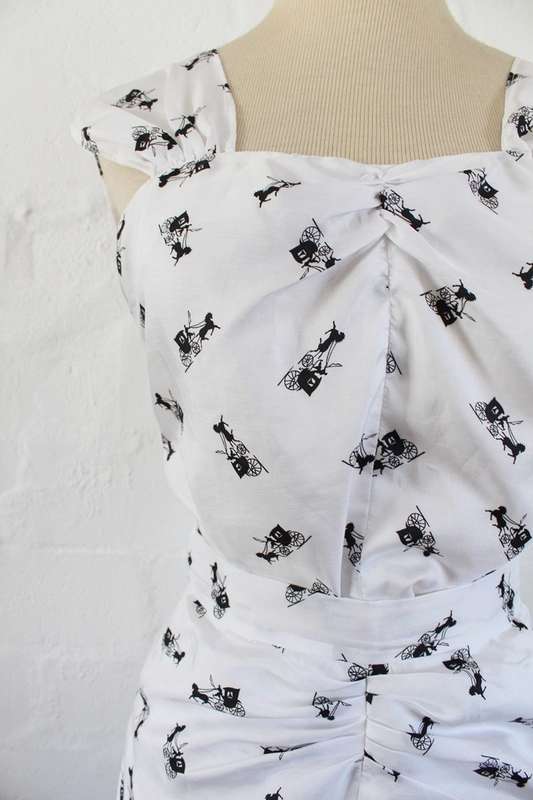 VINTAGE WHITE BLACK COACH PRINT TWO PIECE TOP SKIRT SET - SIZE 8