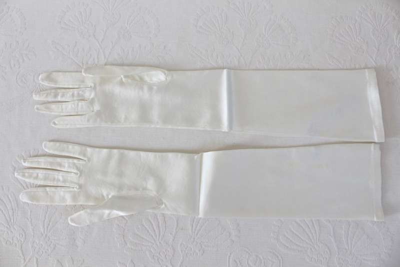 VINTAGE WHITE SATIN LONG OPERA GLOVES